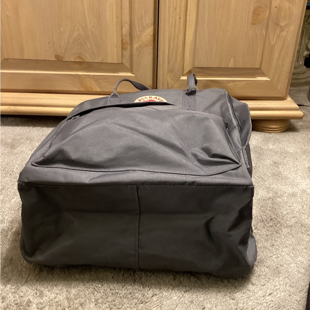 Backpack - Picture 5 of 8
